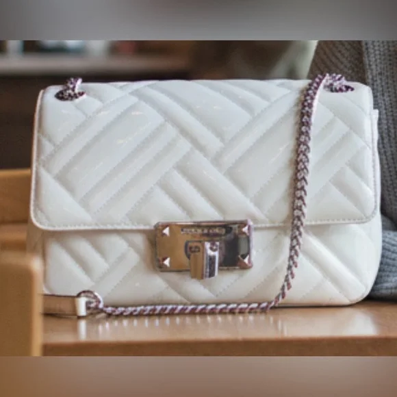 Elegant Michael Kors White Quilted Shoulder Bag - Picture 10 of 16